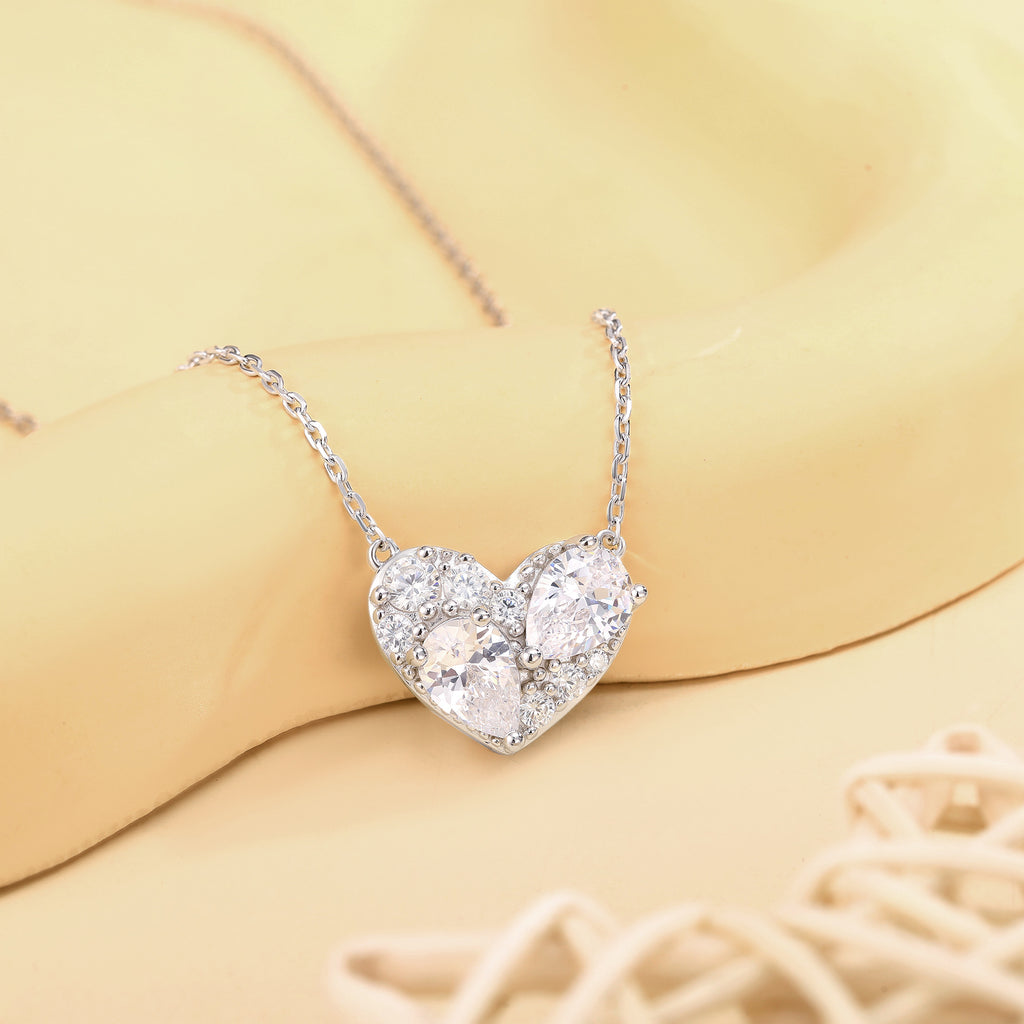 Damenkette mit herzförmigem Anhänger und funkelnden Kristallsteinen Shop Nory