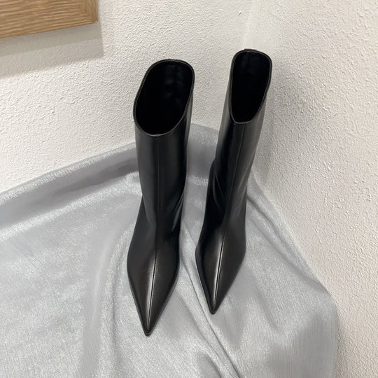 Damen Wadenhohe schlanke Stiefeletten mit spitzer Zehenpartie und niedrigem Kitten‑Absatz Shop Nory