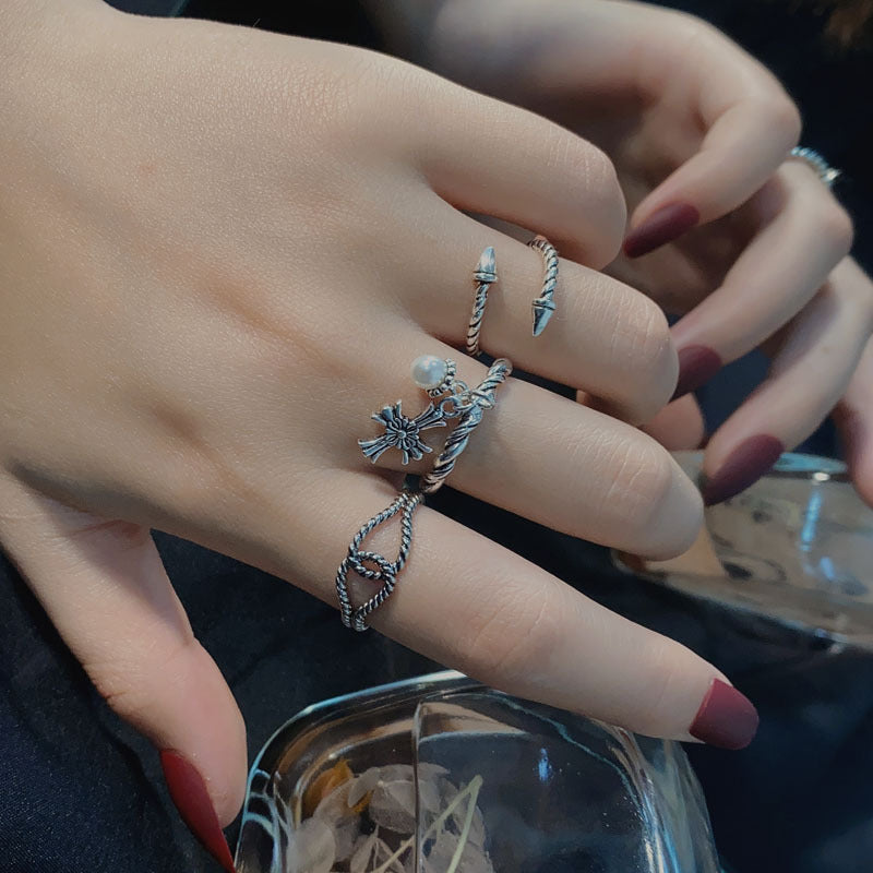 Damenring aus hochwertigem Edelstahl mit erhabenem Design und filigraner Verzierung Shop Nory
