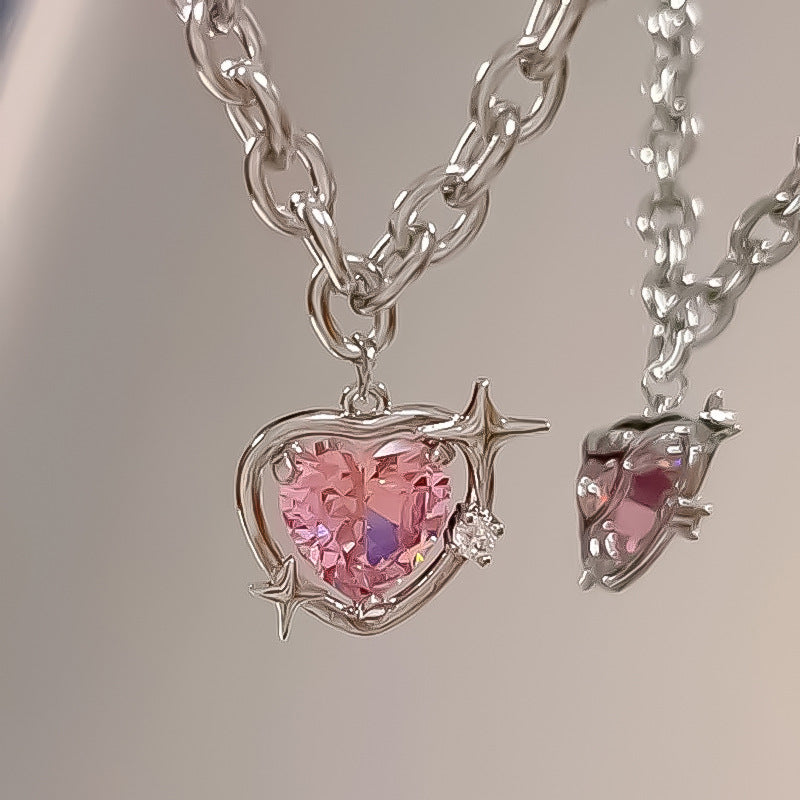 Damen Halskette mit herzförmigem Kristall und eleganter Spiralauflage Shop Nory
