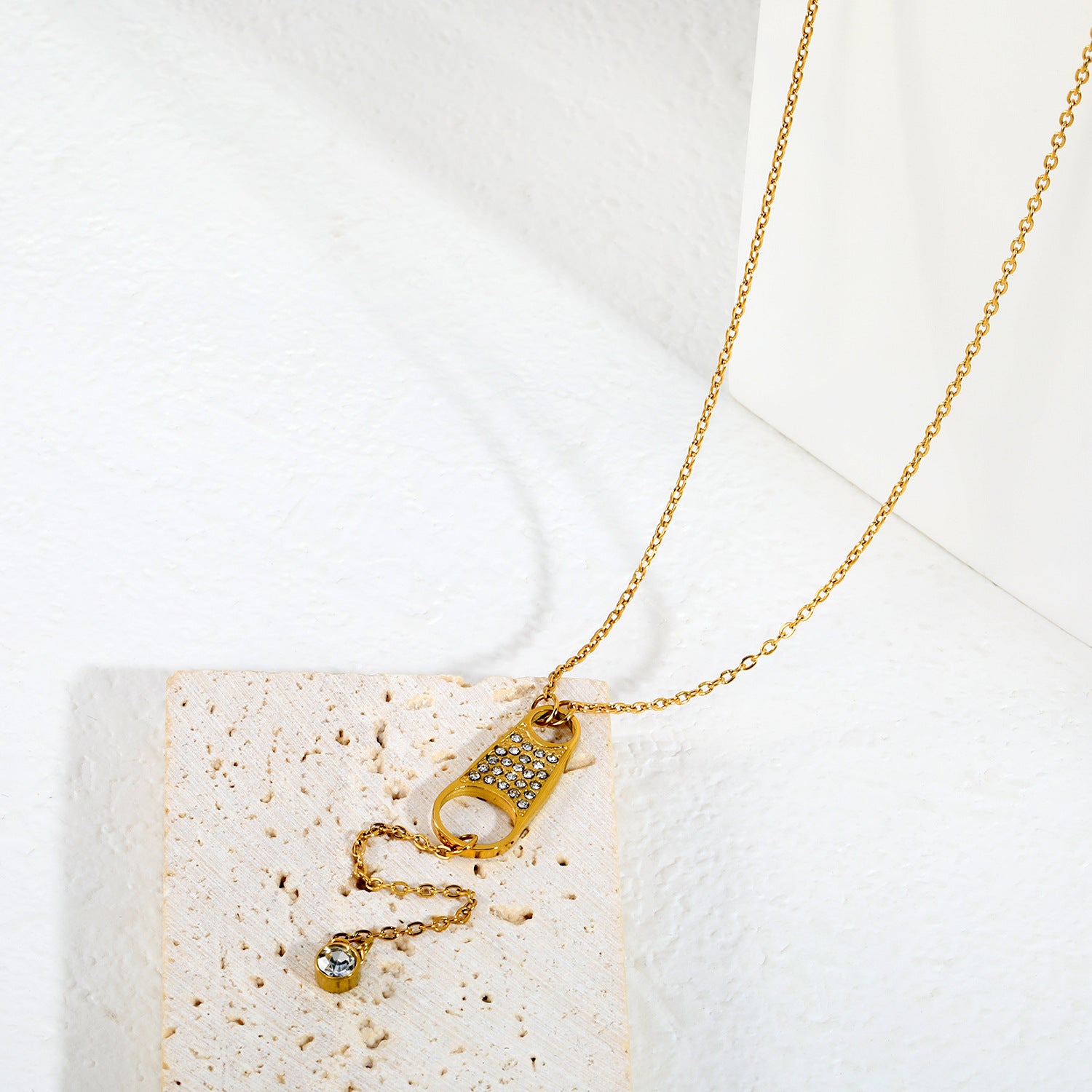Damen Halskette mit funkelndem Anhänger und verstellbarem Design Shop Nory