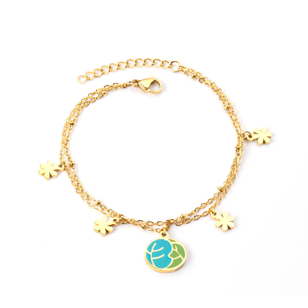 Damen Armband mit verspieltem Hotdog-Anhänger und goldfarbener Kettenstruktur Shop Nory