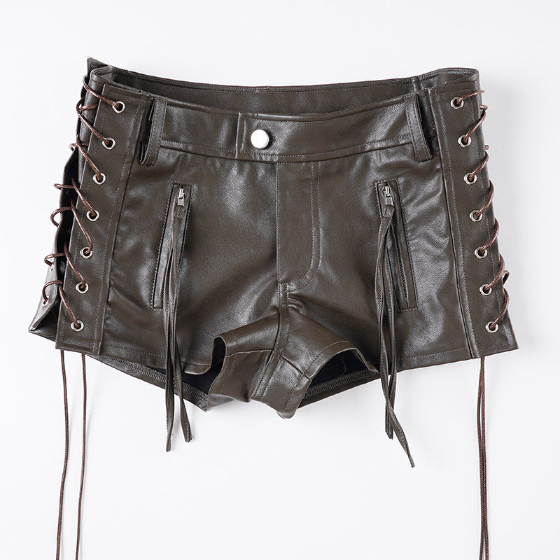 Damen Kunstleder-Shorts mit dekorativen Knopfdetails