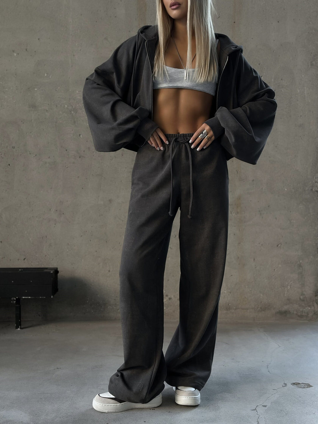 Damen kurzes Kapuzenzipper-Lounge-Set mit oversized Ärmeln und weitem Jogginghose-Schnitt Shop Nory