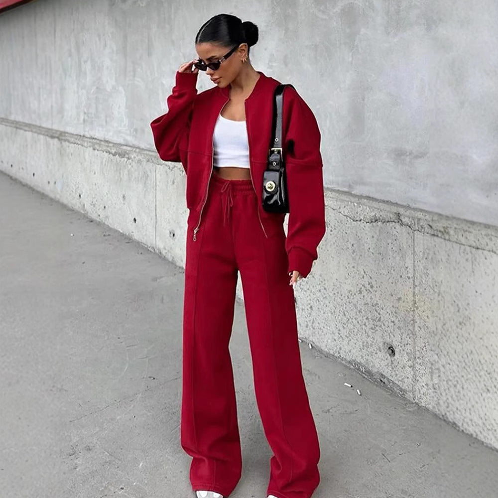 Damen sportive Oversize-Fleecejacke mit diagonaler Reißverschluss-Optik und weit geschnittener High-Waist-Jogginghose Shop Nory