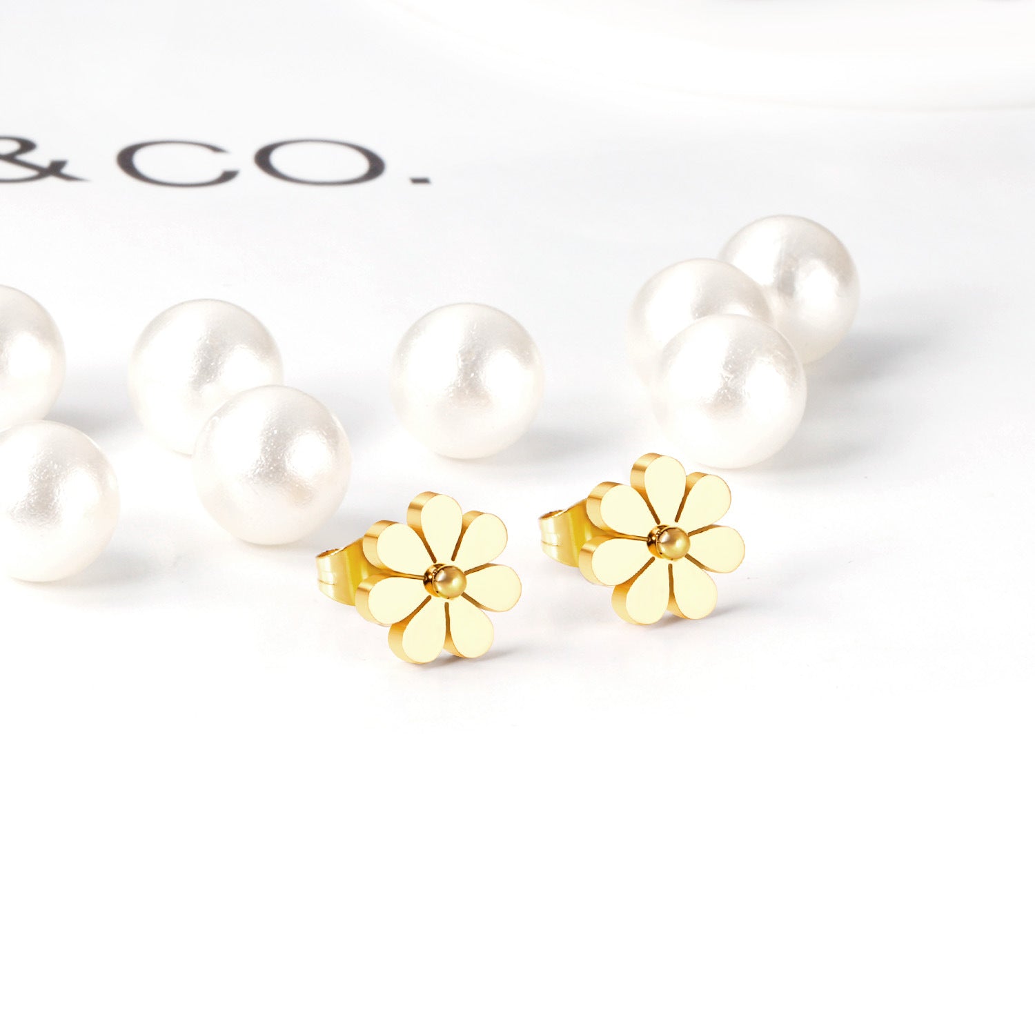 Damen Ohrstecker im eleganten Blumen-Design aus goldplattiertem Edelstahl Shop Nory