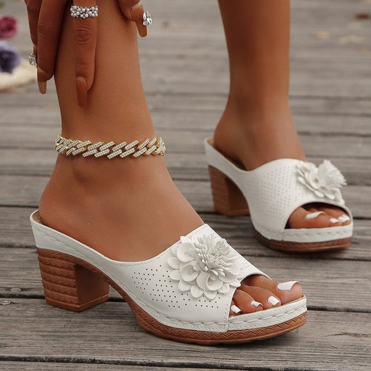 Damen Lederoptik-Peeptoe Mules mit Blütenapplikation und mittlerem Blockabsatz Shop Nory