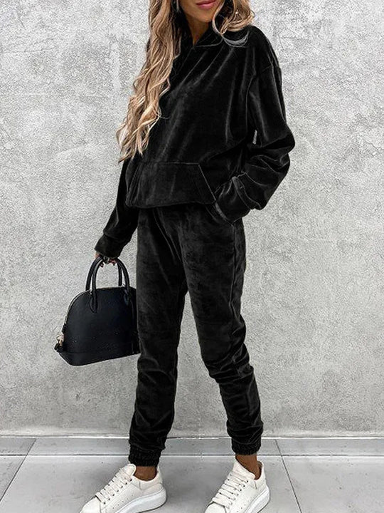 Damen Velours-Lounge-Set mit kuscheliger Kapuzenpullover und schmal zulaufender Jogginghose Shop Nory