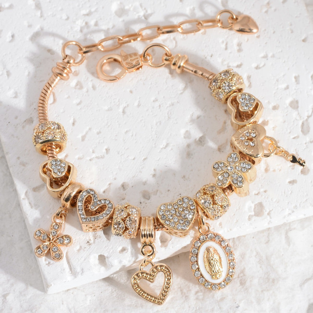 Verstellbares Charm-Armband mit Herz-, Blumen- und Medaillon-Anhängern