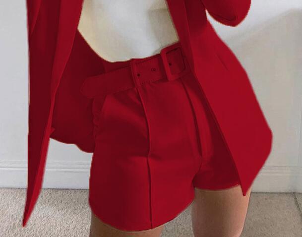 Damen Zweiteiliges maßgeschneidertes Blazer‑Set mit hochtaillierten Shorts und Gürtel Shop Nory