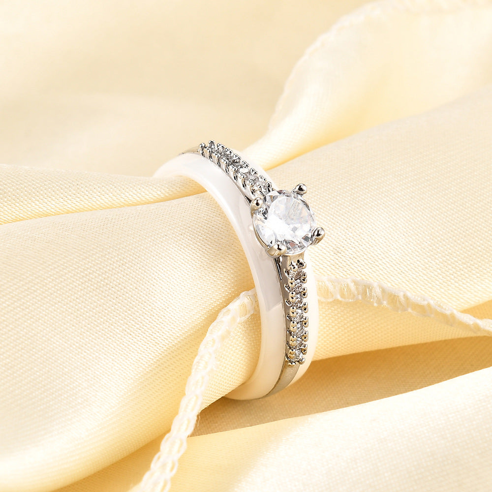 Damen Ring mit funkelndem Zirkonia-Besatz und elegantem Finish Shop Nory