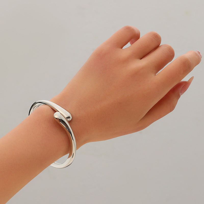 Damen Offener Armreif mit elegantem, skulpturalem Design Shop Nory