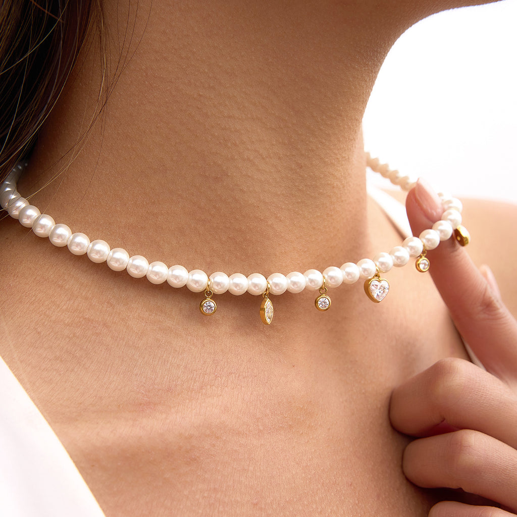 Damen Halskette mit eleganten Perlen und funkelnden Zirkonia-Anhängern Shop Nory