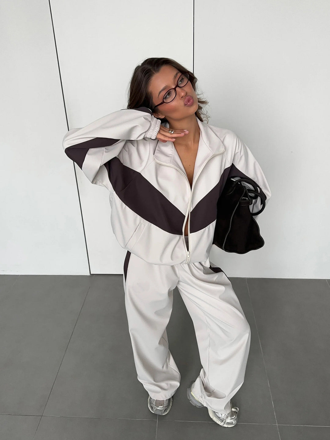 Damen sportives Zweiteiler-Set aus Oversize-Trackjacke mit Reißverschluss und weitem Bundfalten-Hose Shop Nory