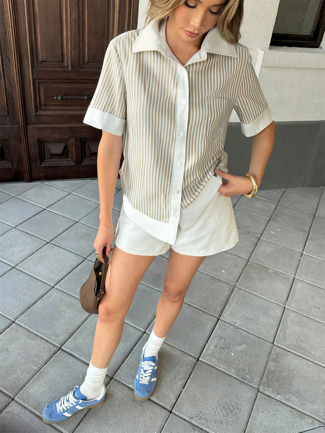Damen Kurzarm-Bluse mit Kontrastkragen, Manschetten und Streifenstruktur Shop Nory
