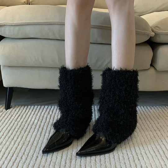 Damen Flauschige Schaftstiefel mit spitzer Lackkappe und Teddy-Finish Shop Nory
