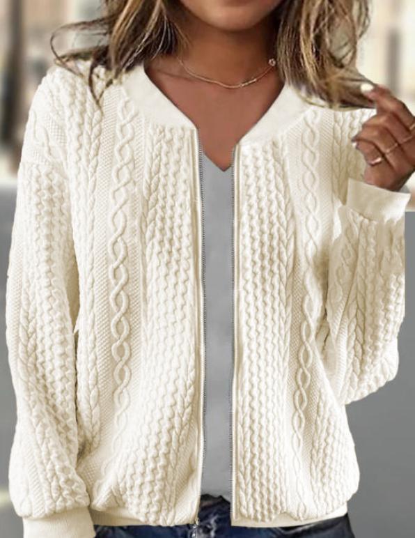 Damen Strickjacke mit modernem Kabelstrickmuster und eleganter Schnittführung