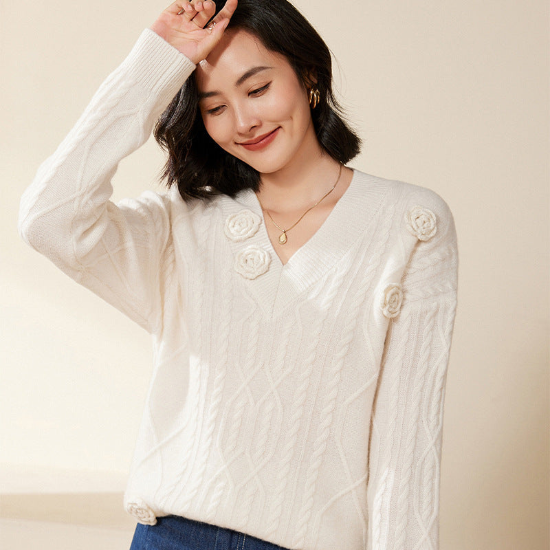 Damen Zopfmuster-V-Pullover mit dreidimensionalen Blumenapplikationen aus weichem Wollmix Shop Nory