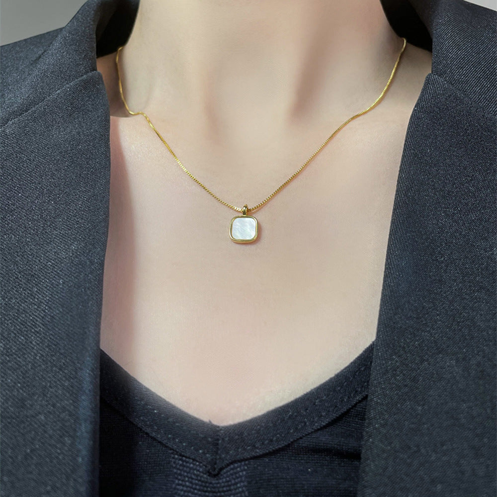 Damen Halskette mit quadratischem Anhänger und zarten Gliederketten Shop Nory