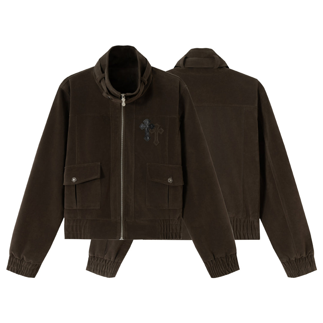 Herren Kurzblouson aus Veloursoptik mit Funnelkragen, Cargo‑Pattentaschen und Zierkreuz-Applikation Shop Nory