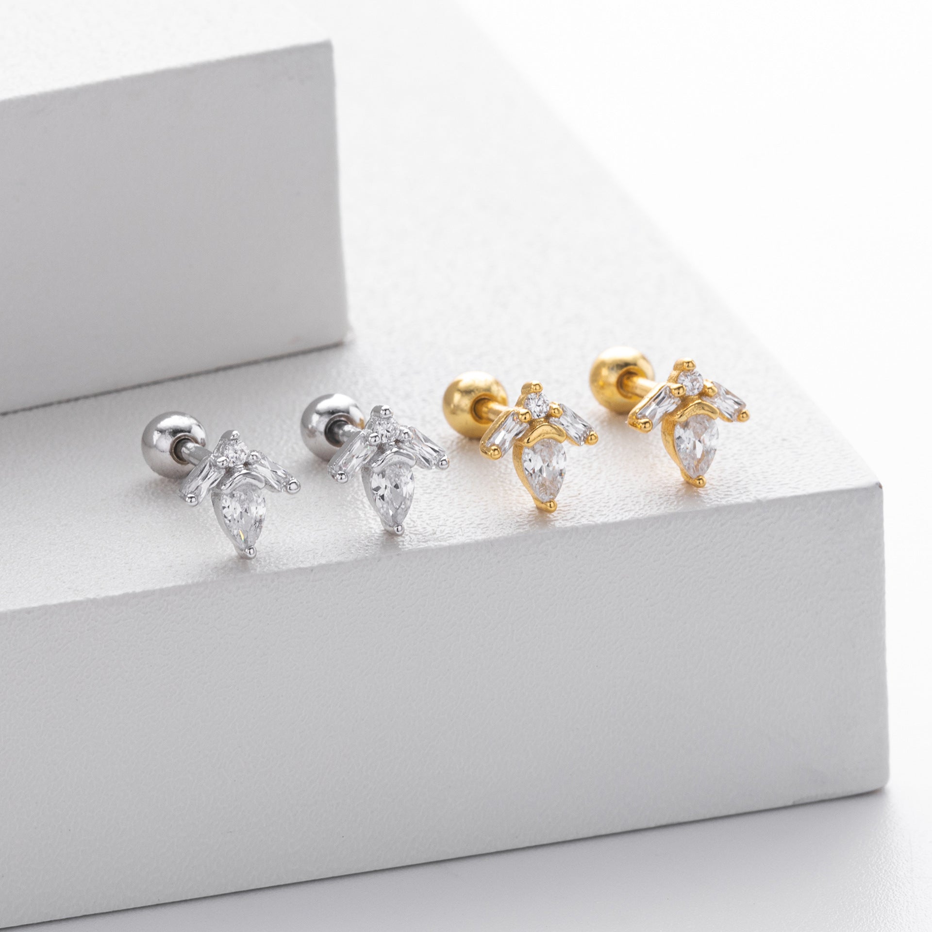 Damen Ohrstecker mit funkelndem Zirkon-Besatz und elegantem Design Shop Nory