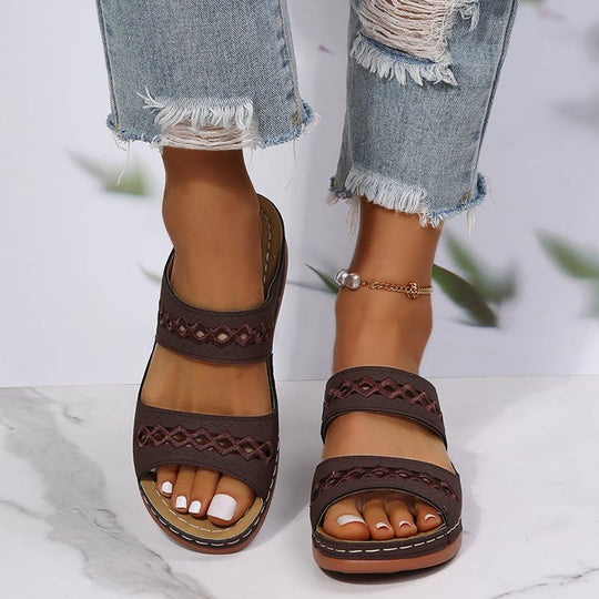 Damen Bequeme Leder-Sandalen mit dekorativem Lochmuster