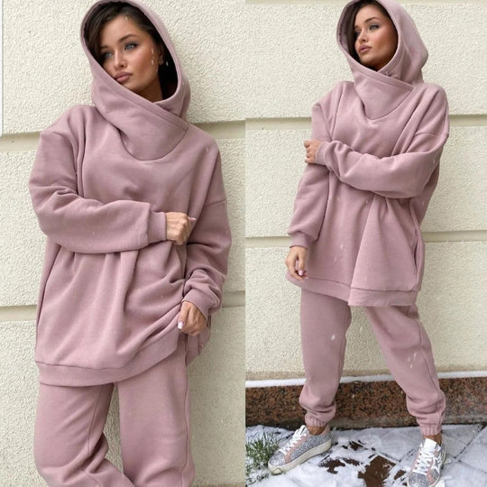 Damen Oversize-Fleece-Set mit voluminöser Schlauchkapuze, geschwungenem Schalkragen und komfortabler Joggerhose Shop Nory