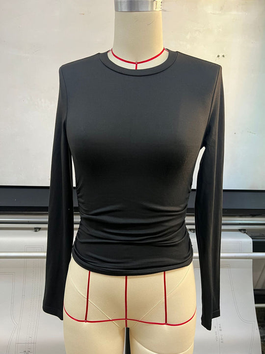 Damen Figurbetontes langärmeliges Crop-Shirt mit seitlicher Raffung Shop Nory