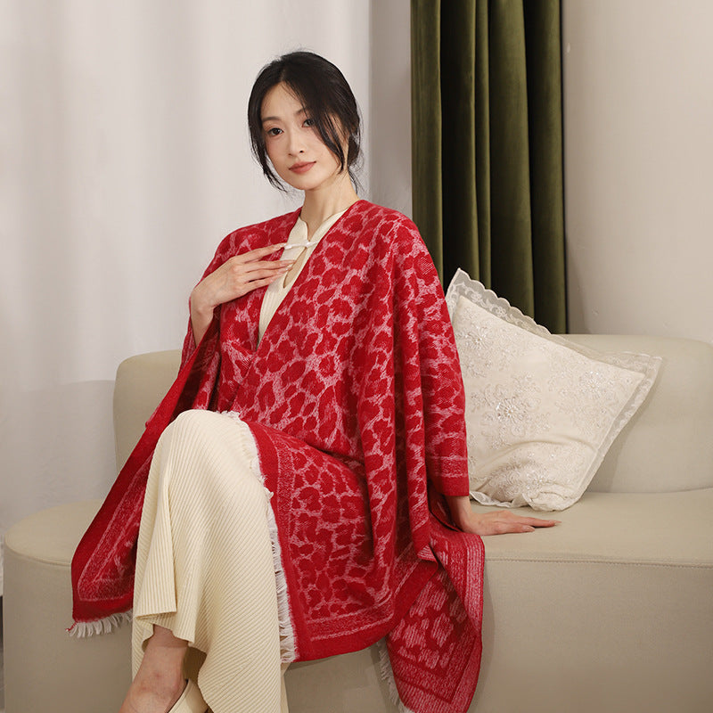 Damen Jacquard-Poncho im Kimono-Schnitt mit Fransensaum und dezentem Animaljacquard Shop Nory