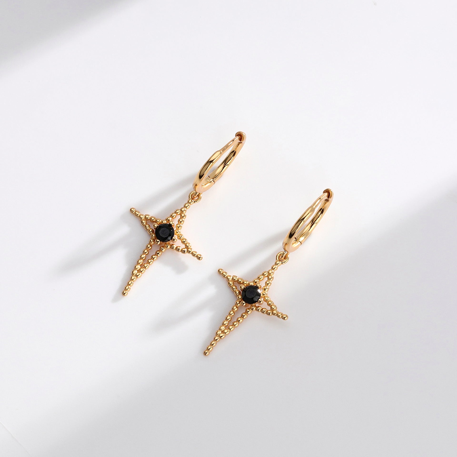 Damen Ohrhänger mit Kreuzdesign und funkelndem Zirkon Shop Nory