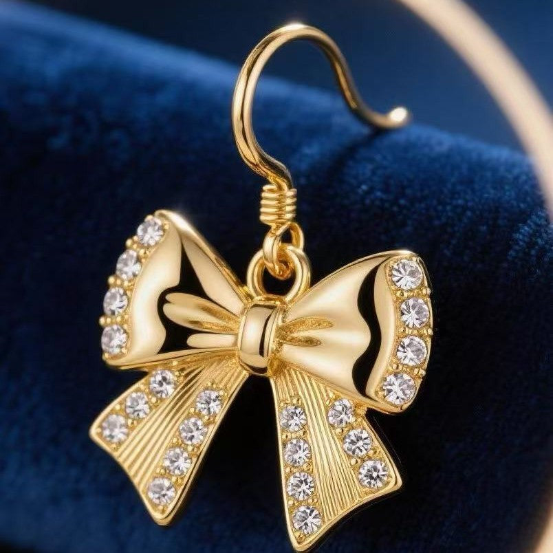 Damen Halskette mit elegantem Schleifen-Anhänger und funkelnden Zirkonia-Details Shop Nory