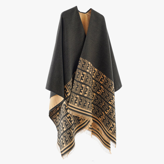 Damen Eleganter Cape-Überwurf im Kimono-Schnitt mit eingewebtem Monogramm und Fransensaum Shop Nory