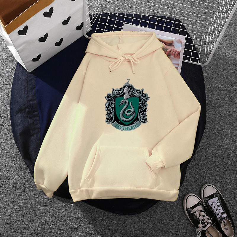 Damen nan gemütlicher Kapuzenpullover im Oversize-Cut mit heraldischem Schlangenwappen und weichem Fleece-Innenfutter Shop Nory