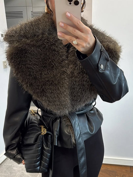 Damen taillierte Lederimitat-Jacke mit voluminösem Kunstfell-Schalkragen und Bindegürtel Shop Nory