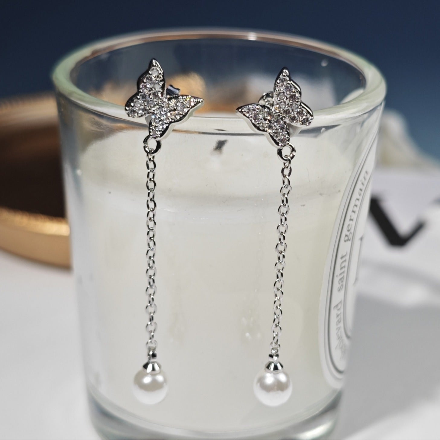 Damen Ohrringe mit Schmetterlingsdesign und Perlenanhängern Shop Nory