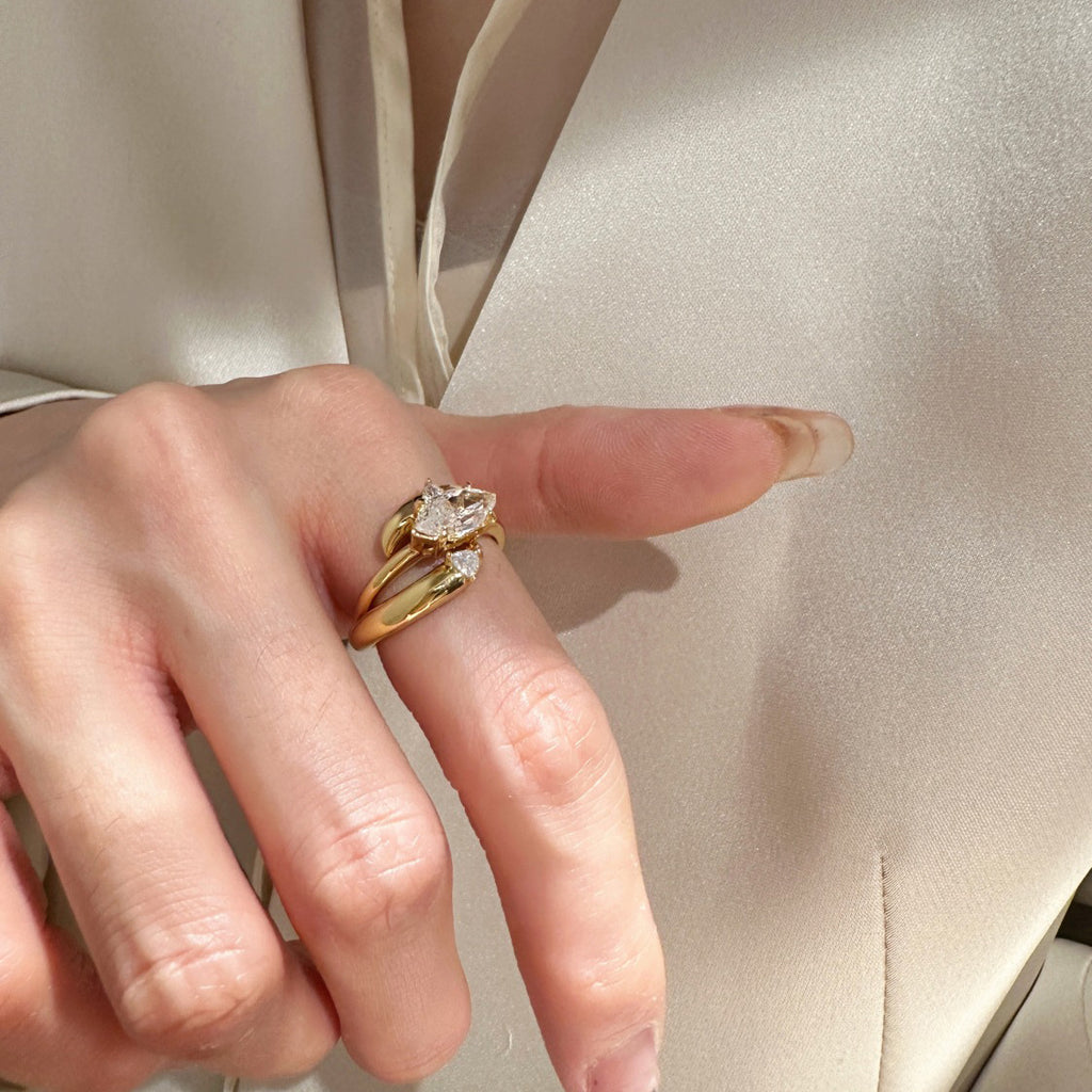 Damen Zierlicher Ring mit ovalem, funkelndem Edelstein und filigraner Goldfassung Shop Nory