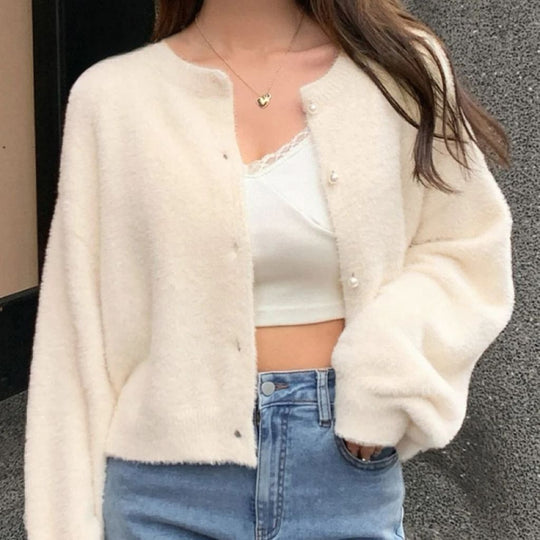 Damen Kurzgeschnittener Flauschiger Strickcardigan mit Perlenknöpfen Shop Nory