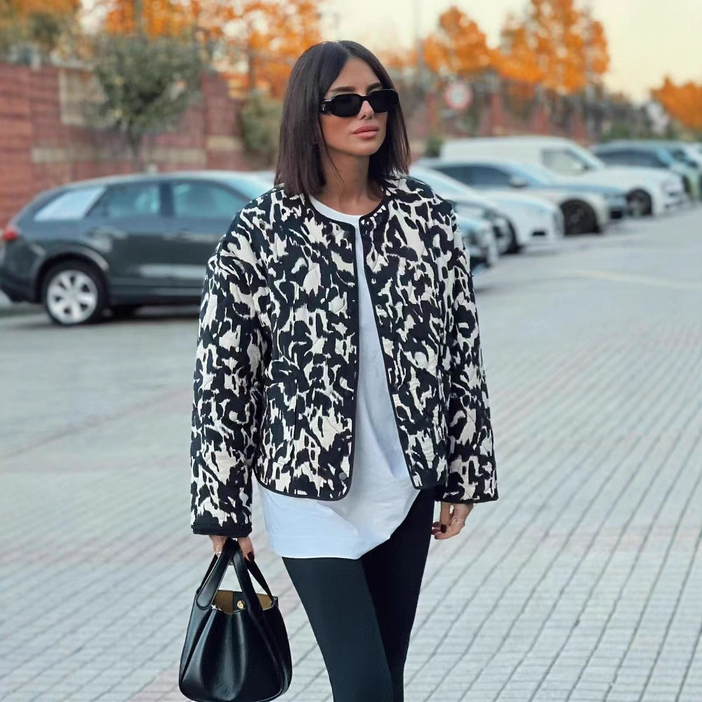 Damen Steppjacke im Oversize-Boxy-Schnitt mit rundem Halsausschnitt und abstraktem Animal-Print Shop Nory