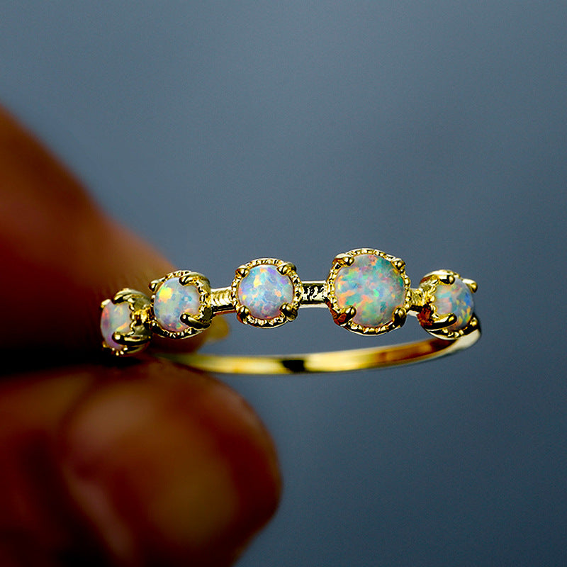 Damen Ring mit schimmerndem Opalmuster und eleganter Zirkonia-Verzierung Shop Nory