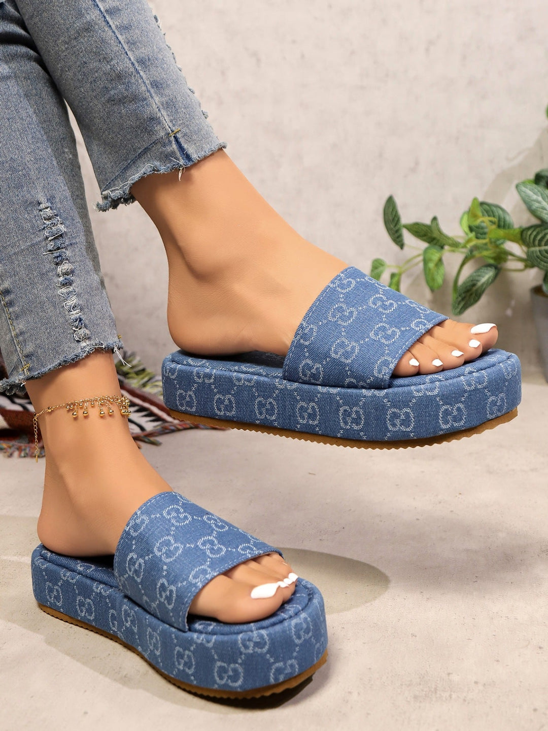 Damen Modische Flip-Flop Pantoletten mit Komfort-Ausschnitt