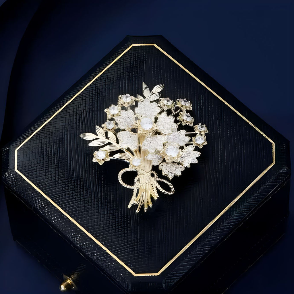 Filigrane Blumenbrosche mit Funkelnden Zirkonia und Eleganter Goldplattierung