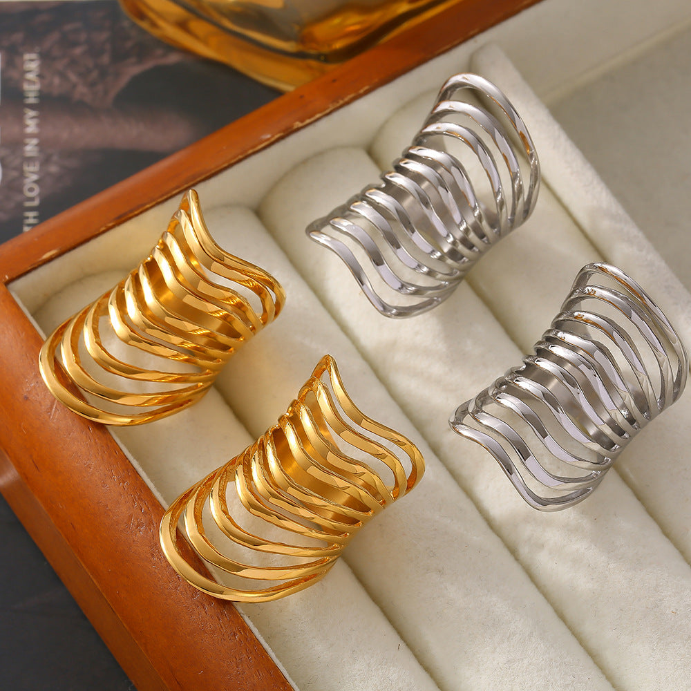 Damenring mit geschwungenem, modernem Design aus Edelstahl Shop Nory