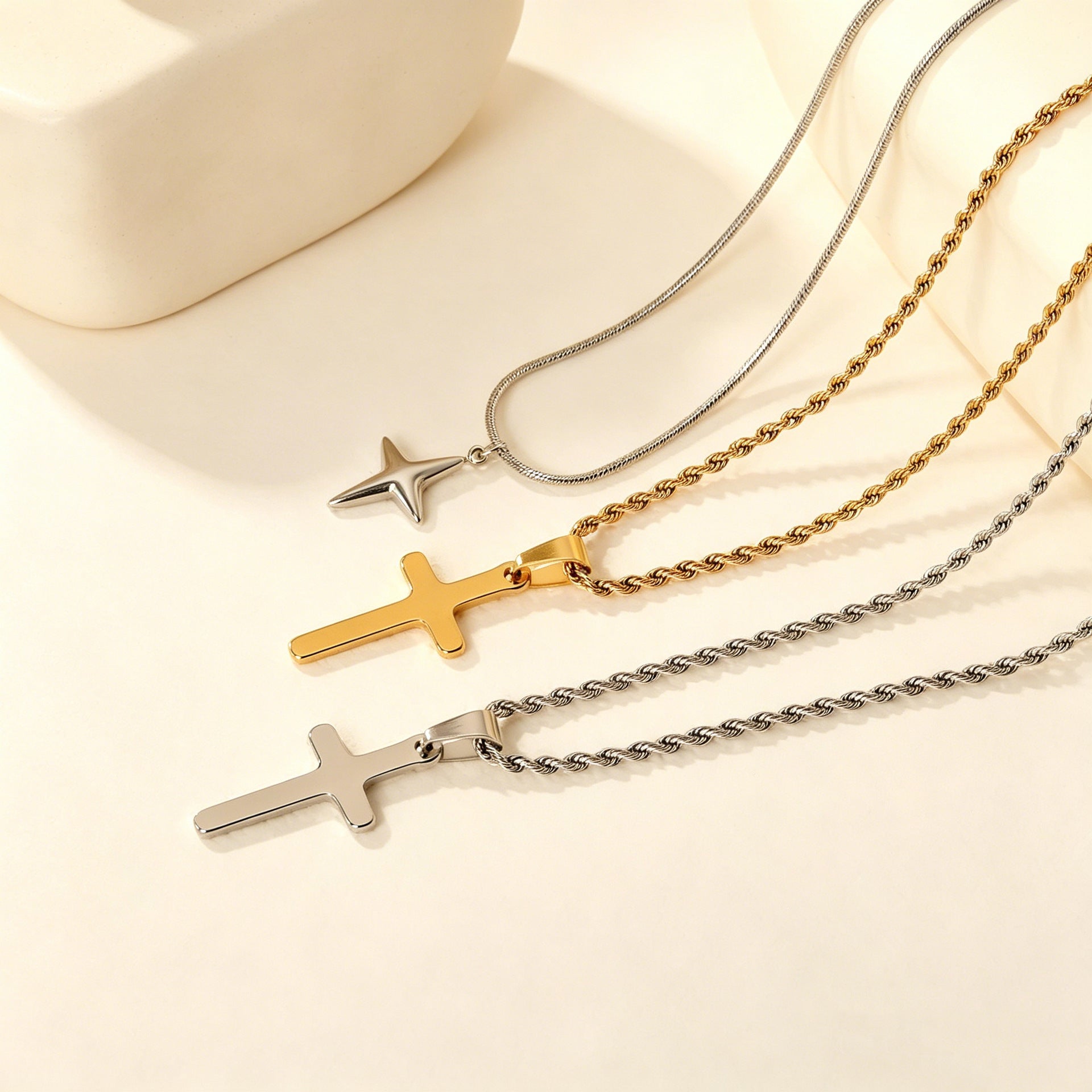 Damen Halskette mit trendigem Kreuzanhänger aus hochwertigem Edelstahl Shop Nory