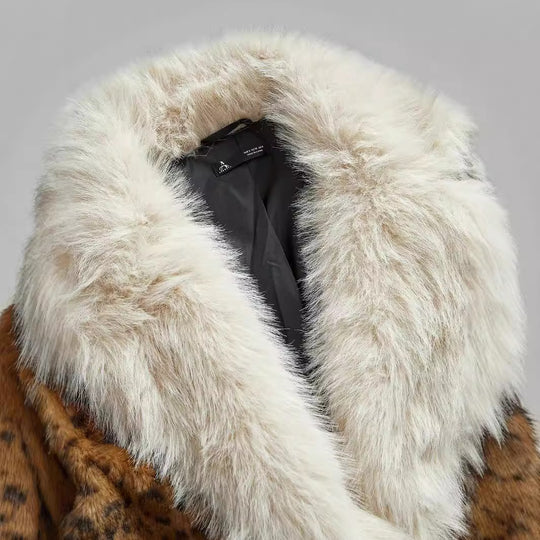 Damen Midilanger Kunstpelzmantel mit kontrastierendem Hochflor‑Schalkragen und Leopardenprint Shop Nory
