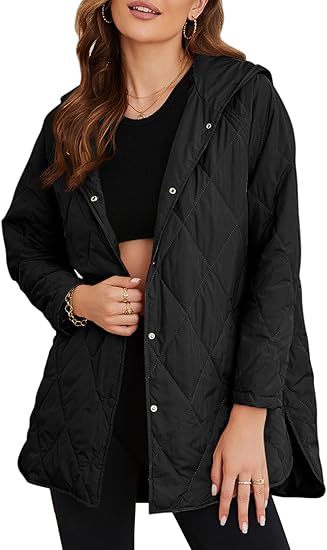 Damen gesteppte Kapuzenjacke mit Druckknopfleiste, seitlichen Schlitzen und mittlerer Länge Shop Nory
