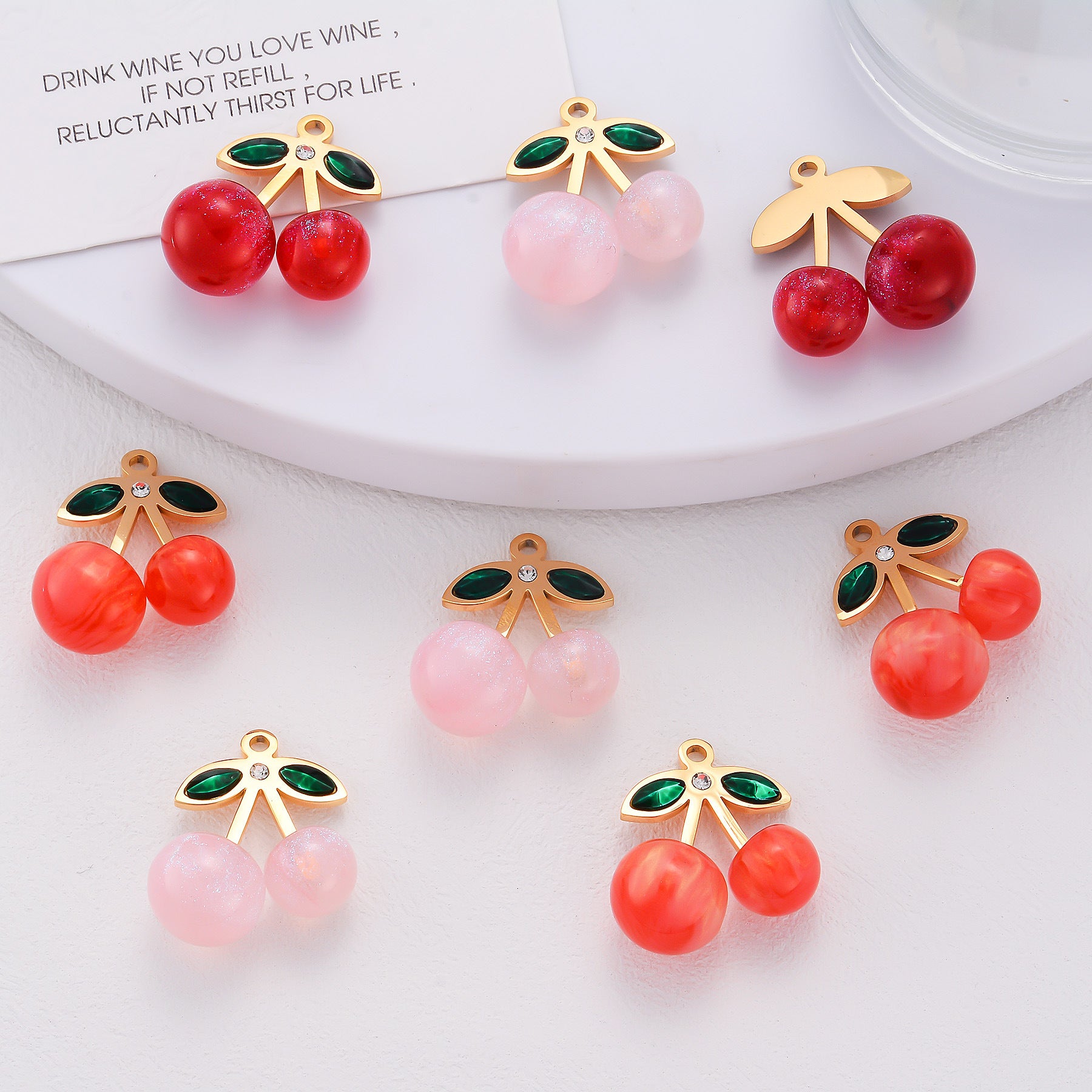Damen Schmuckanhänger mit Kirschmotiv und funkelnden Kristallen Shop Nory