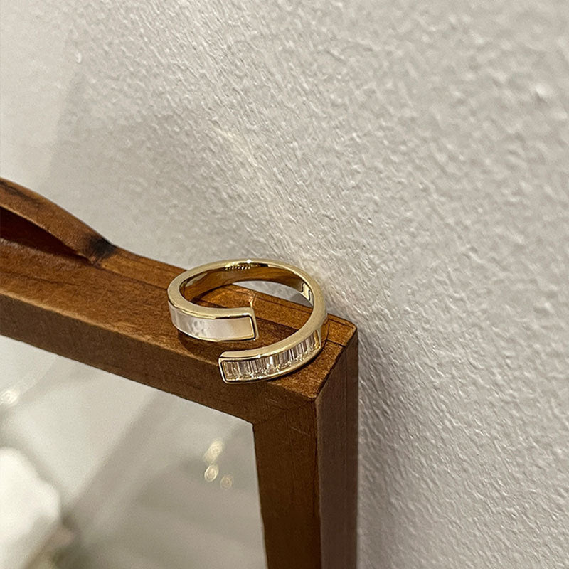 Damen modischer Ring mit modernem Design und eleganten Details Shop Nory