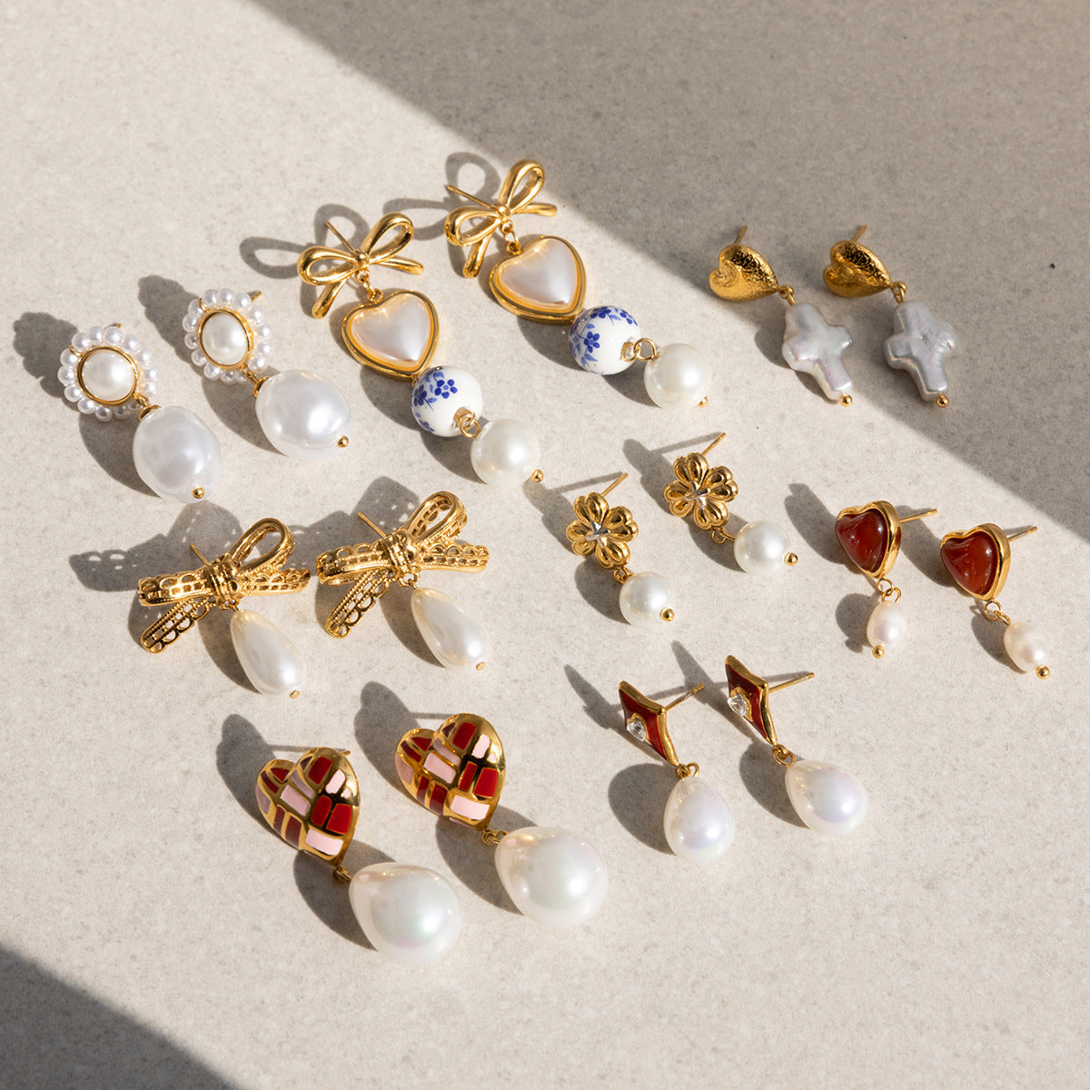 Damen Ohrhänger mit Herzanhänger und tropfenförmigem Perlen-Design Shop Nory