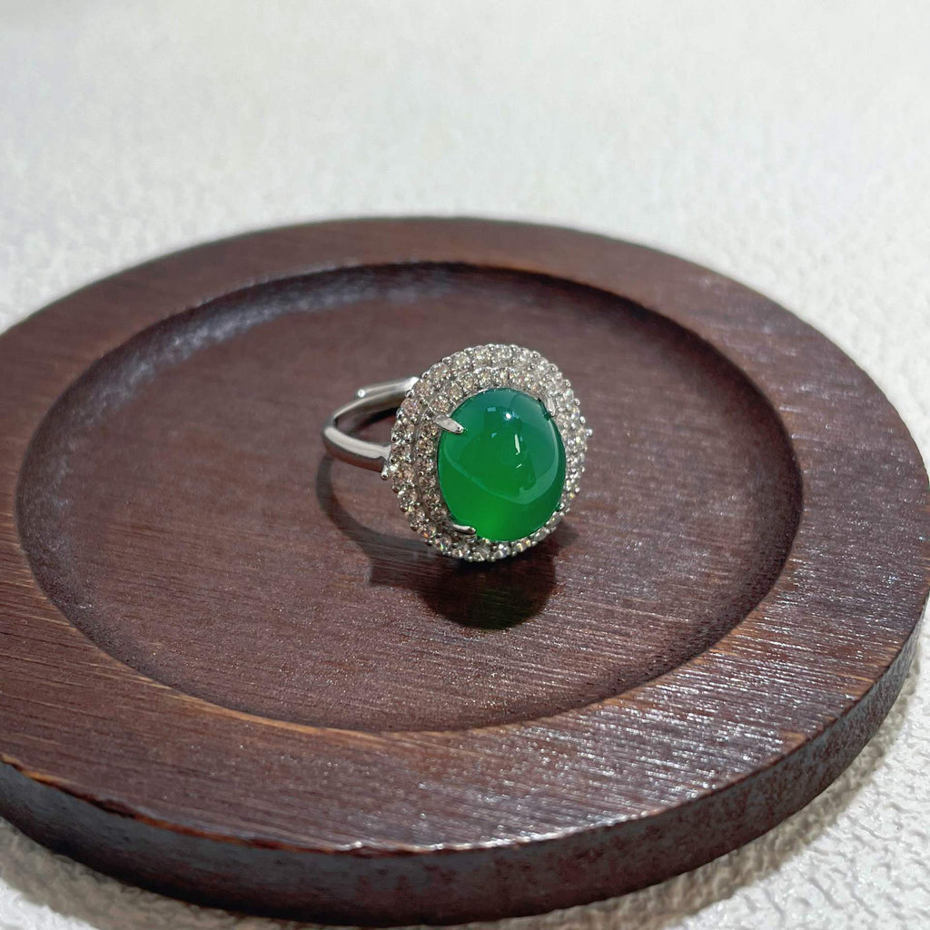Damen eleganter Ring mit grünem Jade-Edelstein und funkelnden Zirkonia Shop Nory