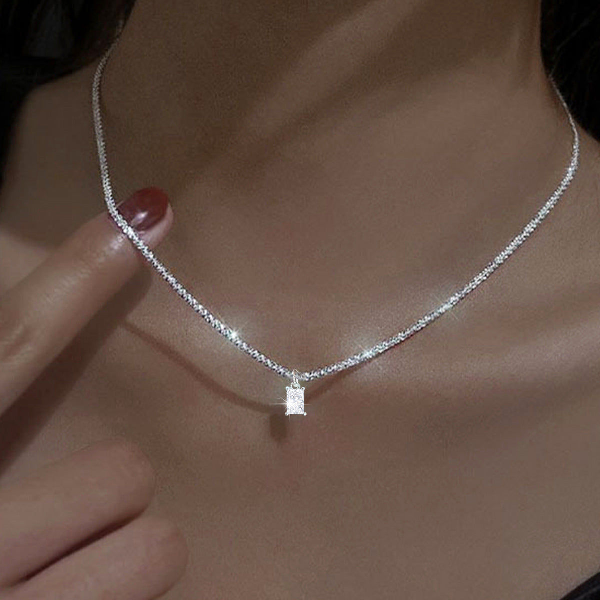 Damen Halskette aus funkelnden Zirkonia mit eleganten Akzenten Shop Nory